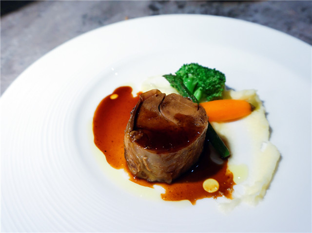 鐗涜叡鑲夐厤钄彍鍜屽湡璞嗘偿Beef Dhank with Vegetables and Potato Puree.jpg