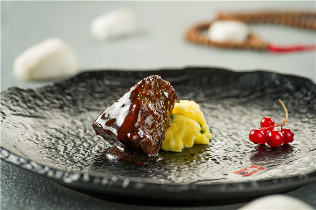 主厨雪花牛肉 Braised Beef Tenderloin.jpg