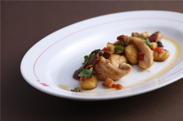 Bistrot B_怡庭_Dover Sole Fricassée, Wild Mushrooms, Artichoke, Potato Gnocchi_香煎多佛尔龙利鱼.jpg