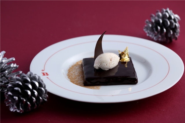 Bistrot B_怡庭_Palet d’Or, Dark Chocolate Ganache, Praline Ice Cream, Gold Leaf_法式“金板”.jpg