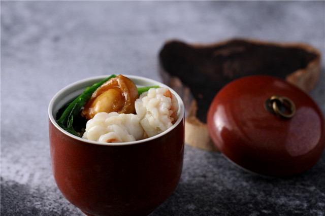 The House of Dynasties_龙庭_Braised Rice, Abalone, Shrimp_鲜虾鲍鱼捞饭.jpg