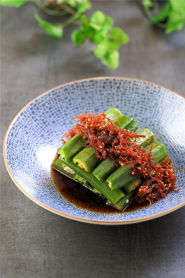 辣味龙须牛肉拌鲜秋葵 Spicy shredded beef with okra.jpg