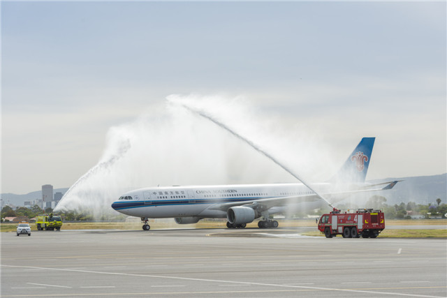 南航阿德莱德首航航班落地照片 by adelaide airport02.jpg