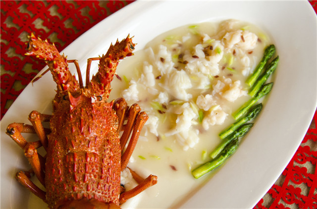 2.白雪藏龙 Steamed lobster with Egg whites.jpg