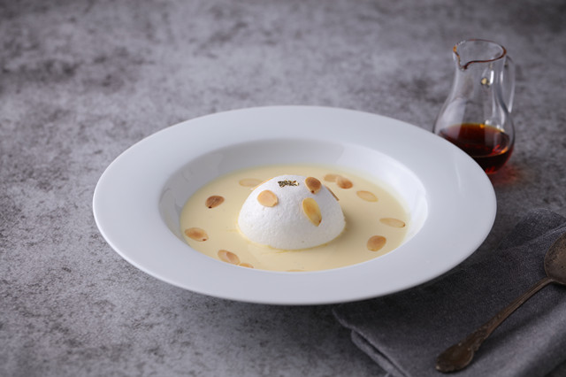 Bistrot B_怡庭_Ile Flottante, Vanilla English Cream, Caramel Sauce_法式蛋白浮云岛, 热情果, 香草冰淇淋_副本.jpg