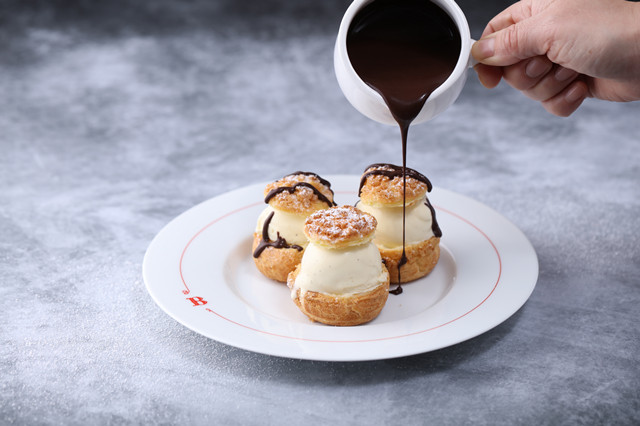 Bistrot B_怡庭_Profiterole, Vanilla Ice-cream, Chocolate Sauce_香草冰淇淋泡, 巧克力酱_副本.jpg