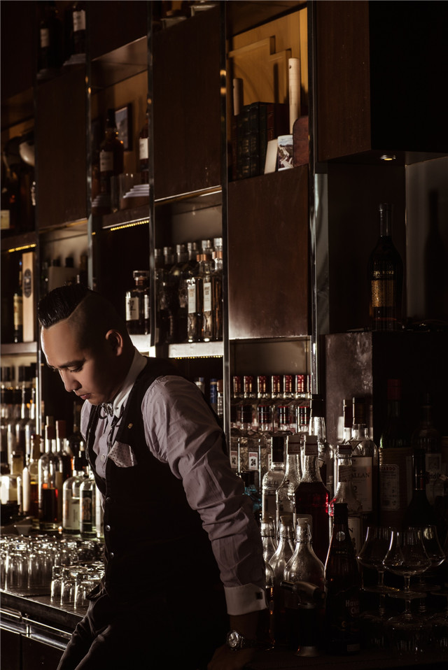 Atmosphere Head Bartender Fadli.jpg
