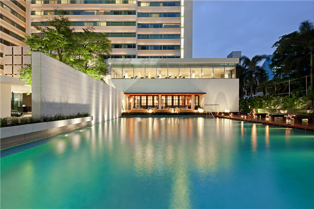 Pool_and_Nahm_at_night_4.jpg
