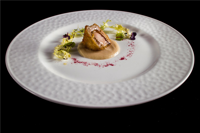 Foie Gras “Milanese”, Coconut Onion, Balsamic Sprouts 米兰风味鹅肝，炸洋葱，醋渍抱子甘蓝.jpg