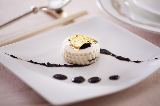 前菜荟萃-金箔松露千层豆腐 Assorted Appetizer-Silk Tofu with black truffle.jpg