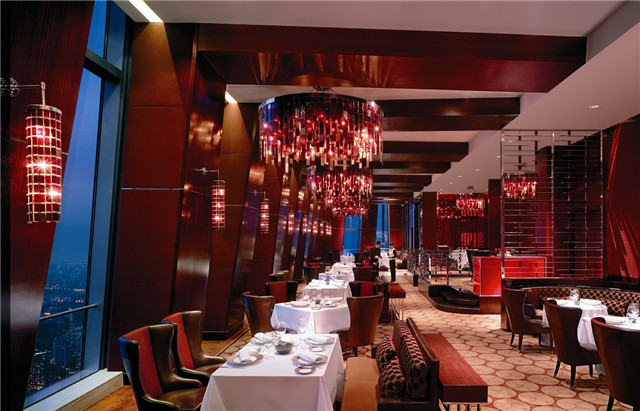 国贸79西餐厅Grill 79 Main Dining with staff.jpg