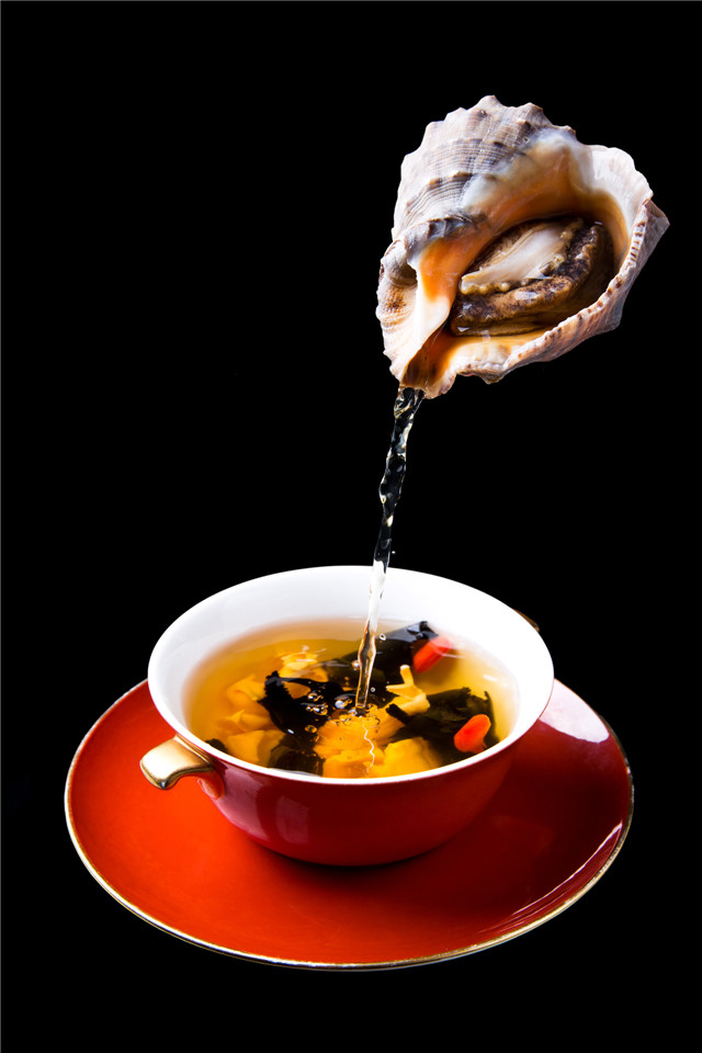 黄山石耳响螺汤Double boiled sea whelk soup with “Huangshan” herb.jpg