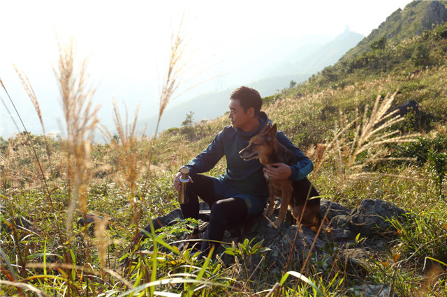 刘青云畅享深呼吸，感受香港郊野小清新.jpg