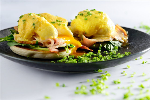 Eggs benedict.jpg