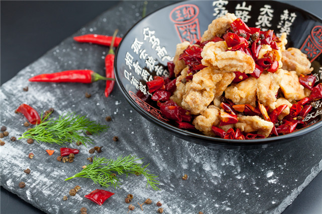 歌乐山辣子鸡 Deep-fried chicken cubs with chili.jpg