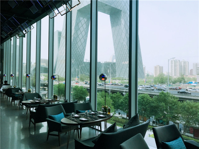 餐厅落地窗风景Environment.jpg