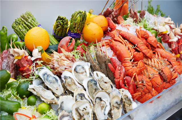 Summer sizzle at sunken garden-Seafood counter.jpg