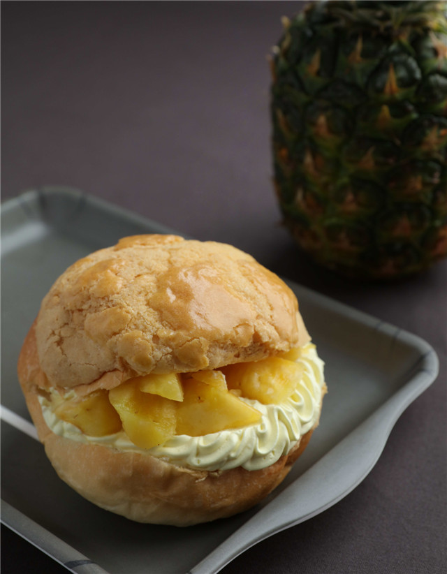 Pineapple Canteen - 躜忌廉菠听包.jpg