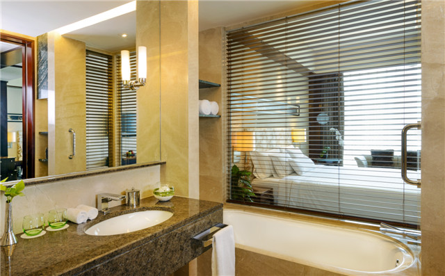 Westin Executive Club Room Bathroom.jpg