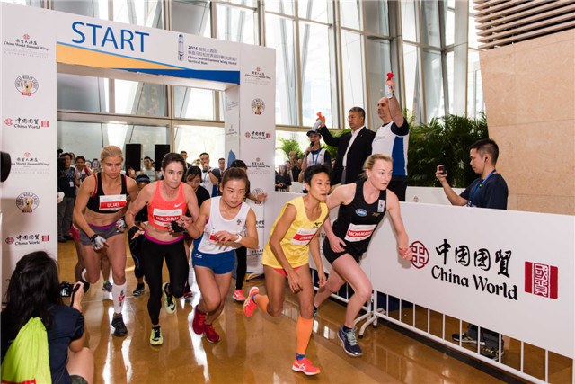 GM of CWTC and GM of CWSW shot the gun for female eliterunners.jpg