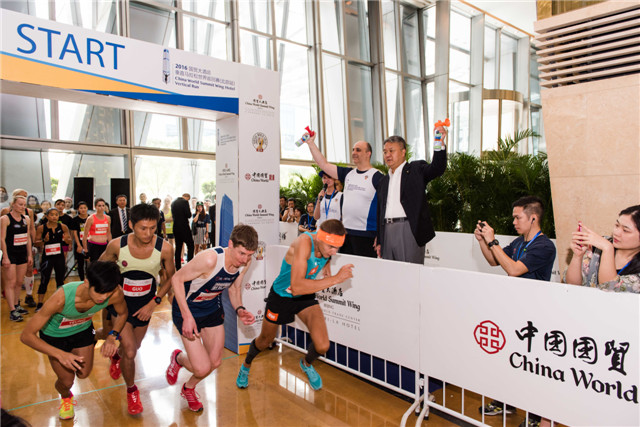 GM of CWTC and GM of CWSW shot the gun for male elite runners.jpg