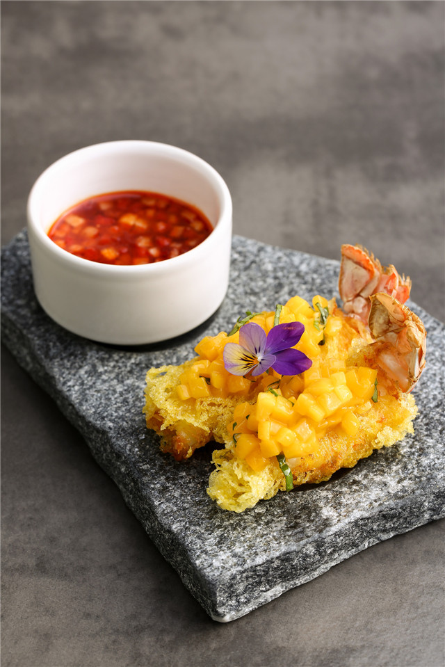 Tapas-炸新西兰小鳌虾配芒果沙拉及辣椒香草和菠萝莎莎.jpg