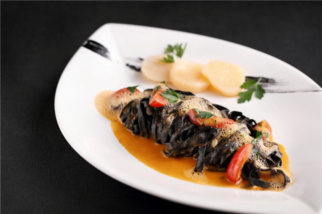 Squid Ink Linguine香槟带子墨鱼面.jpg