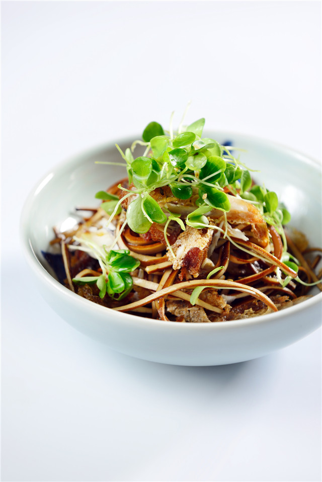 黑豆丝拆黄鱼 black tofu skin and boneless yellow croaker salad.jpg