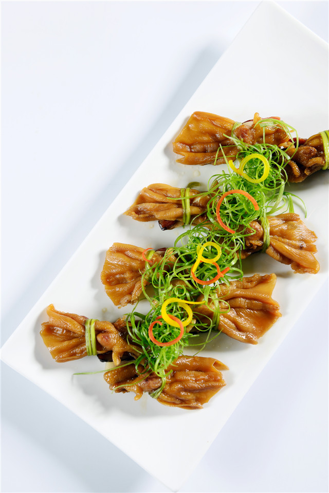 天梯鸭掌 stewed duck feet with shiitake mushroom and bamboo.jpg