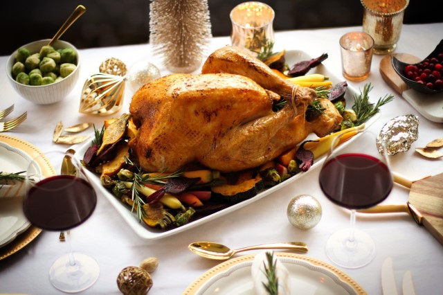 VPR_Holiday_Turkey_Wine_Horizontal_861799_high_副本.jpg