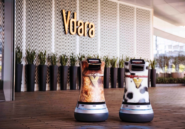 batch_1.维达拉水疗度假酒店的机器人管家Fetch和Jett.jpg