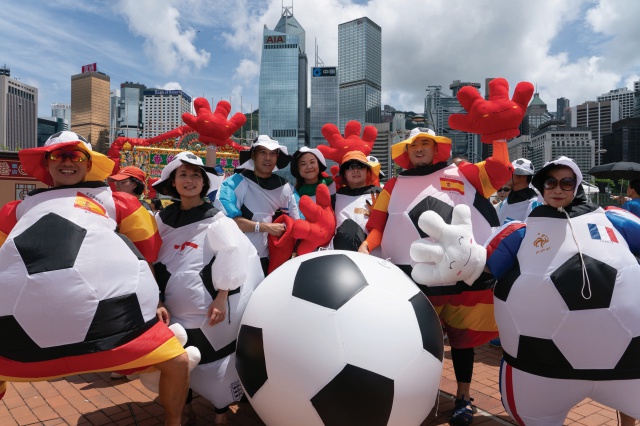 batch_4. 参加“扮嘢大赛”的队伍以创意、抢眼的造型上场，争夺“特色造型大奖” （图片来源：香港旅游发展局）.jpg