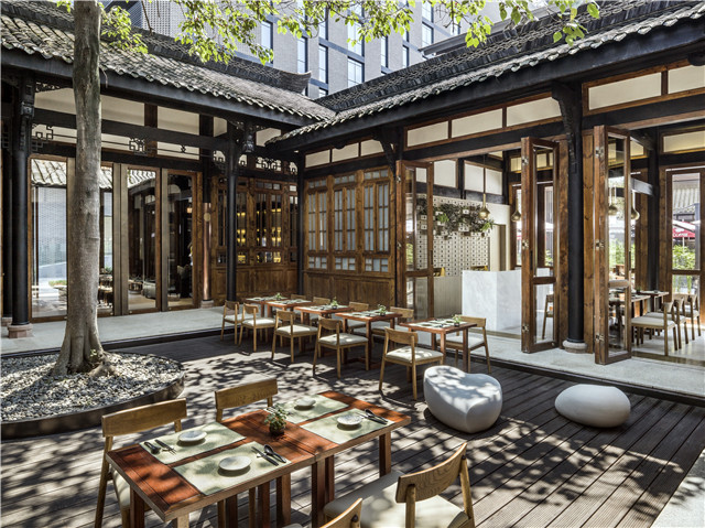 MI_XUN_TEAHOUSE_courtyard.jpg