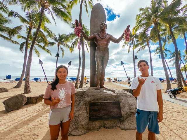 batch_9. 杨雪&张良在杜克雕像前.jpg