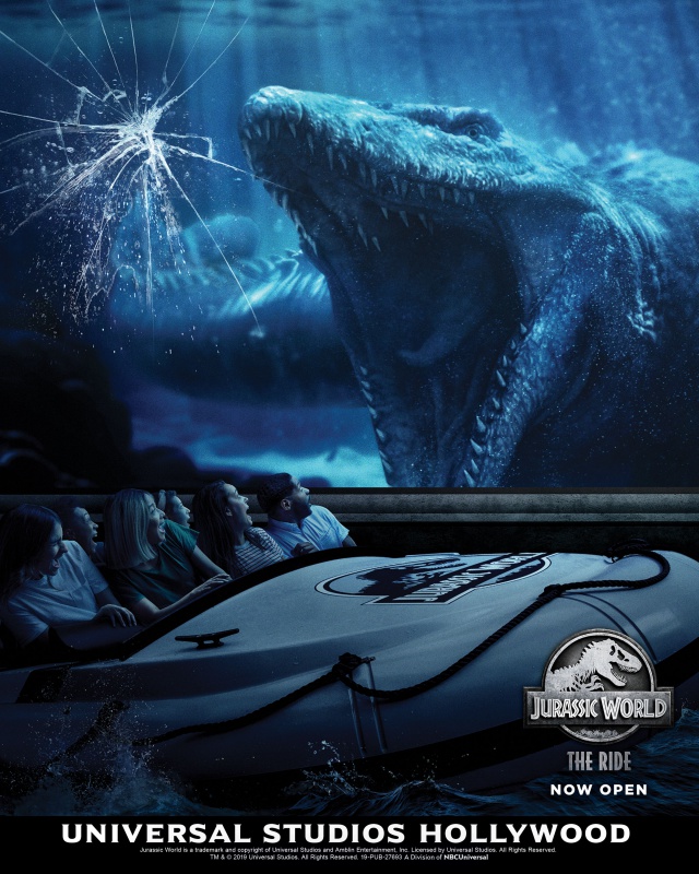 batch_Mosasauraus in Aquarium Observatory Tank-Jurassic World-The Ride atUSH (logo).jpg