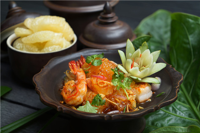 Yam Som O Goong –Spicy pomelo salad with prawn.jpg