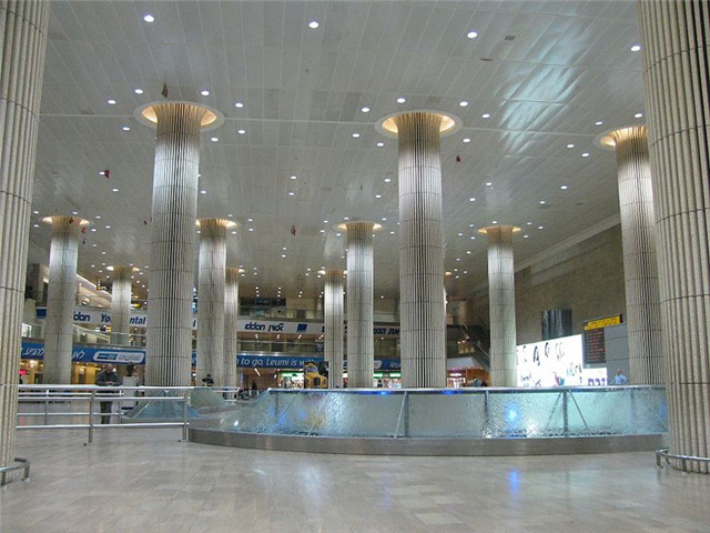 本古里安机场位于以色列特拉维夫东南15公里，是以色列最大的机场.jpg