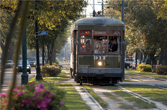 Louisiana-New-Orleans-Green-Streetcar.jpg